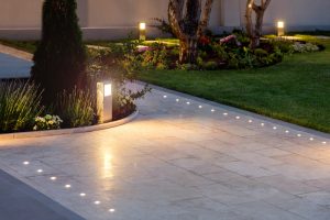 Skapa effekt med belysning i din trädgård