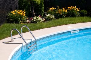 Få svalka i sommar – bygg en pool i trädgården